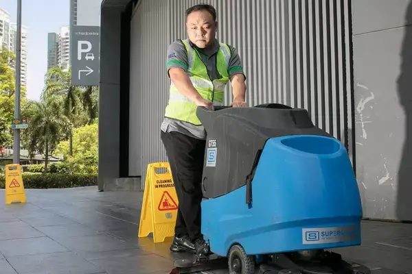 Professional Mall Cleaning Experience
